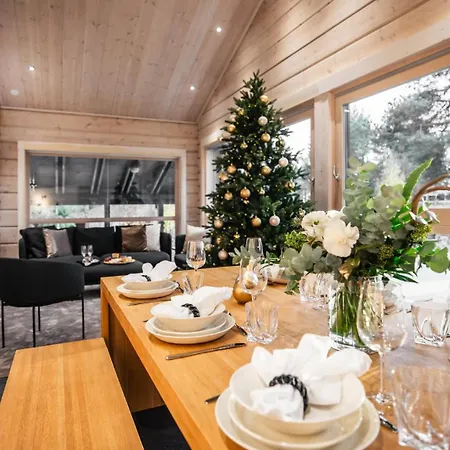 Santa's Luxury 2, Santa Claus Village 罗瓦涅米